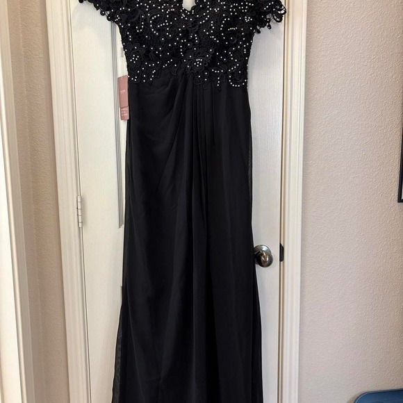 Elegant Maxi Dress Pearl Embellishments A-Line Sweetheart Neck Line, Size 2 - Picture 2 of 8